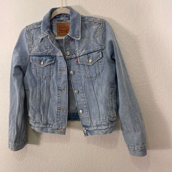 Levi’s Light Wash White Embroidered Detail Jean Jacket - Picture 4 of 5